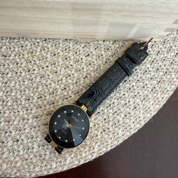 Contemporary Quartz Watch - Picture 1 of 3